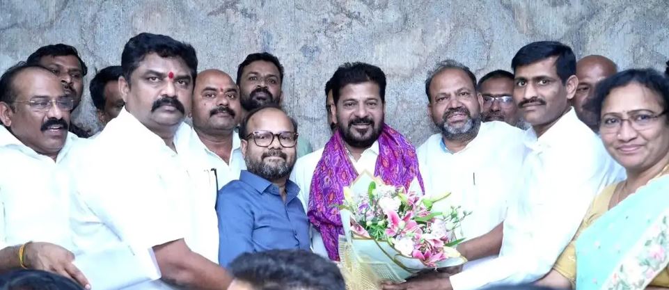 ఉద్యోగ సంఘాలకు సీఎం రేవంత్ రెడ్డి 4 కీలక హామీలు .