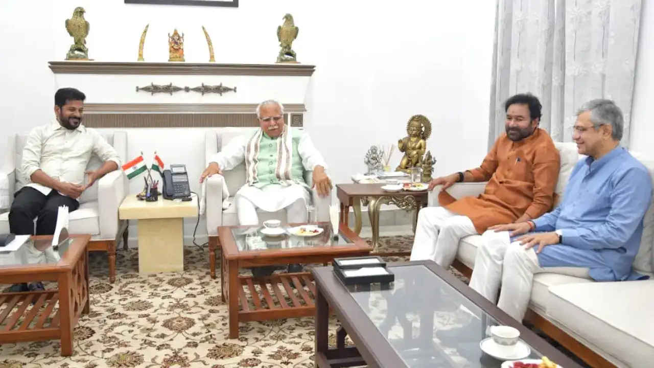 ముగ్గురు కేంద్ర మంత్రులతో రేవంత్ రెడ్డి చర్చలు