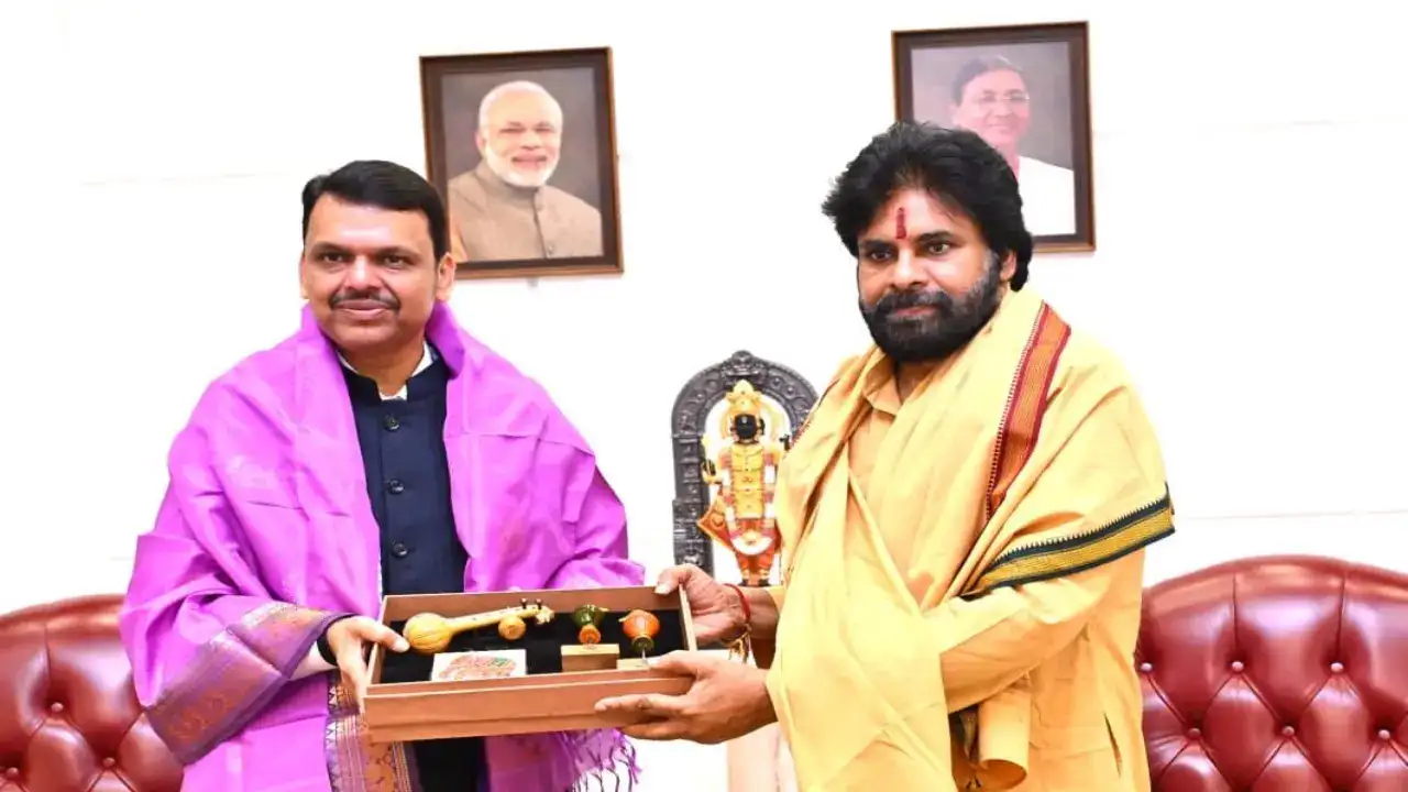 మహారాష్ట్ర సీఎం ఫడ్నవీస్‌‌తో పవన్ కల్యాణ్ భేటీ.